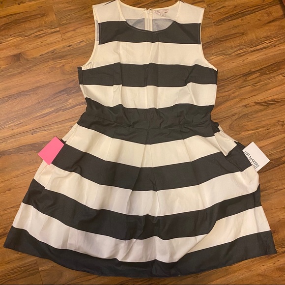 GAP Navy and White Stripped Dress with pockets - Picture 8 of 8